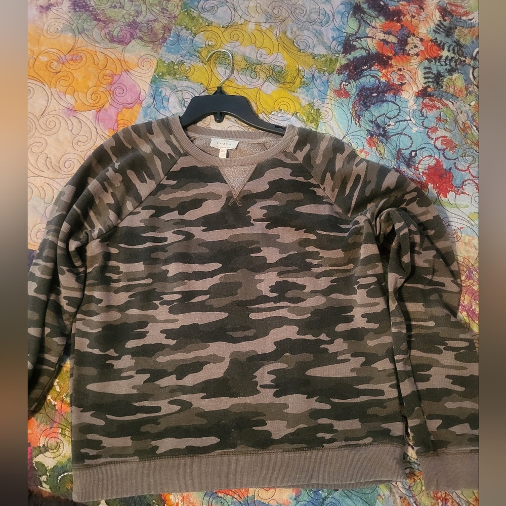 Womens Camo Crewneck Sweatshirt - Olive Green. Medium